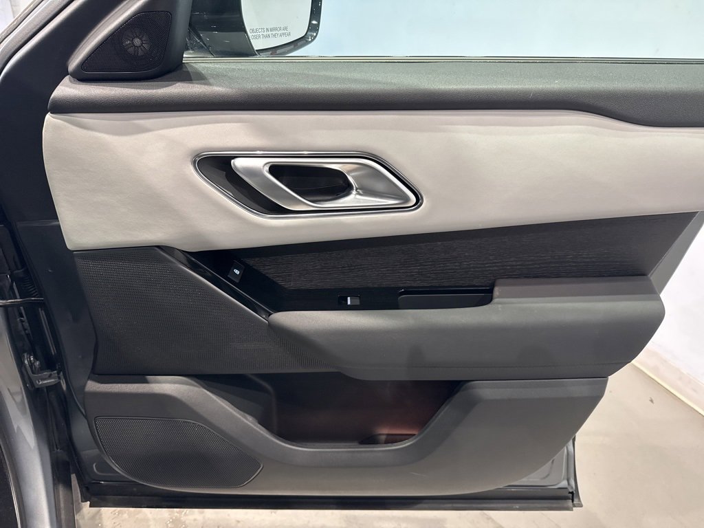 Used 2025 Land Rover Range Rover Velar Dynamic SE image 33