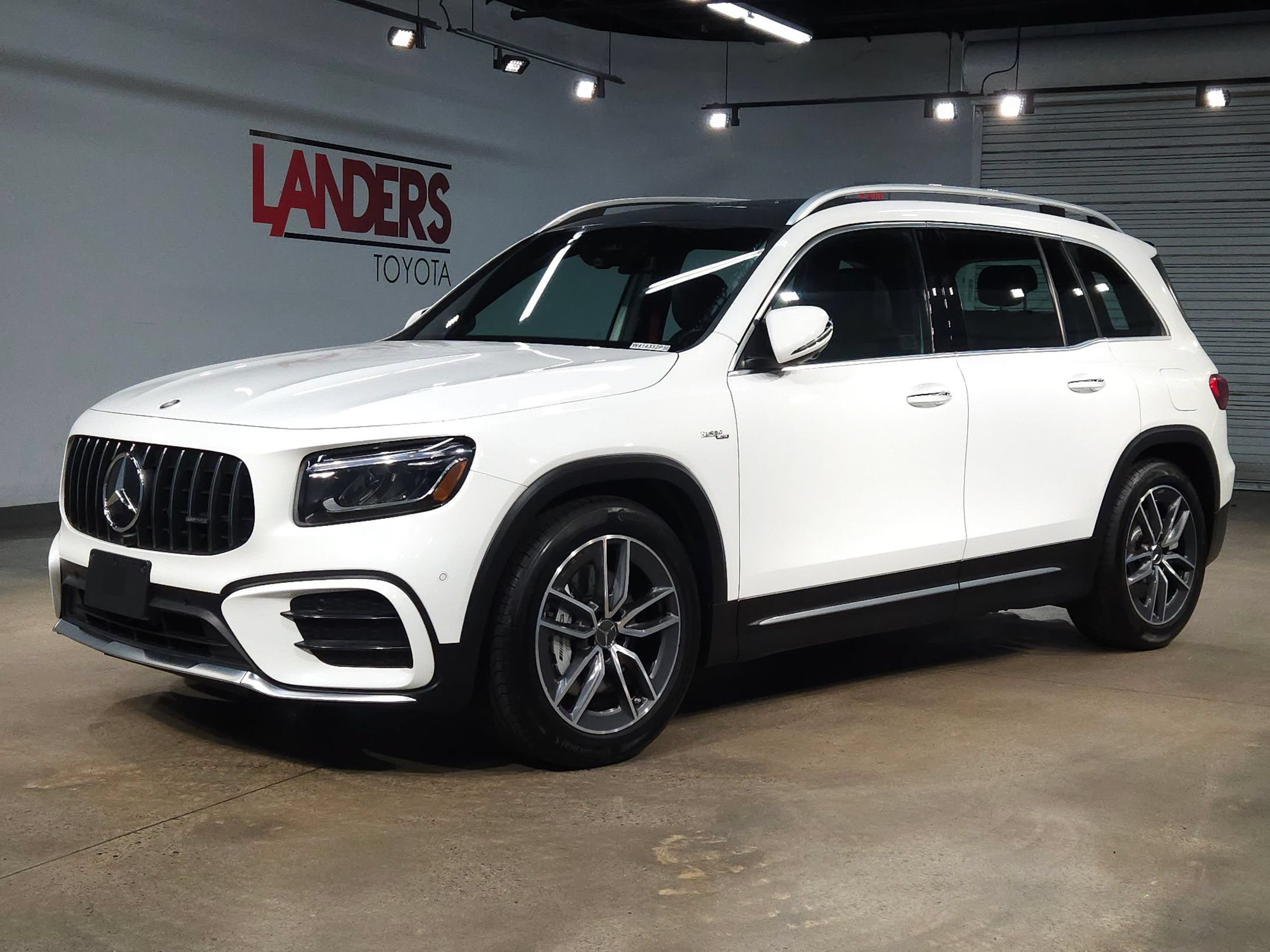 Used 2025 Mercedes-Benz GLB 35 AMG 4MATIC image 3