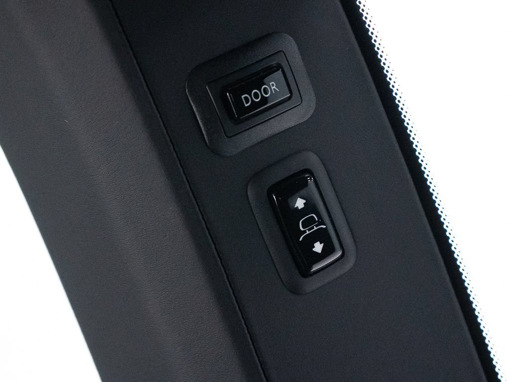 Certified 2023 Rolls-Royce Cullinan AWD/4WD image 32