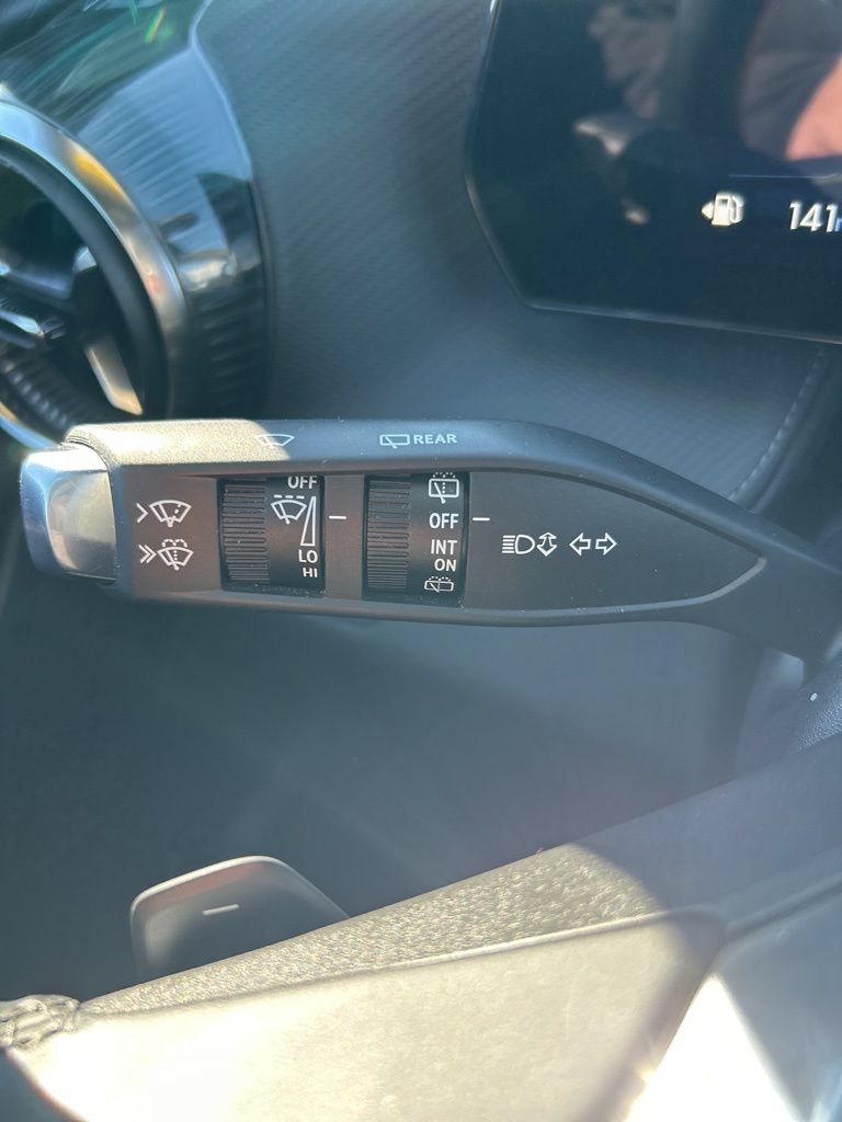Used 2025 Chevrolet Equinox LT w/ Convenience Package II FWD image 35