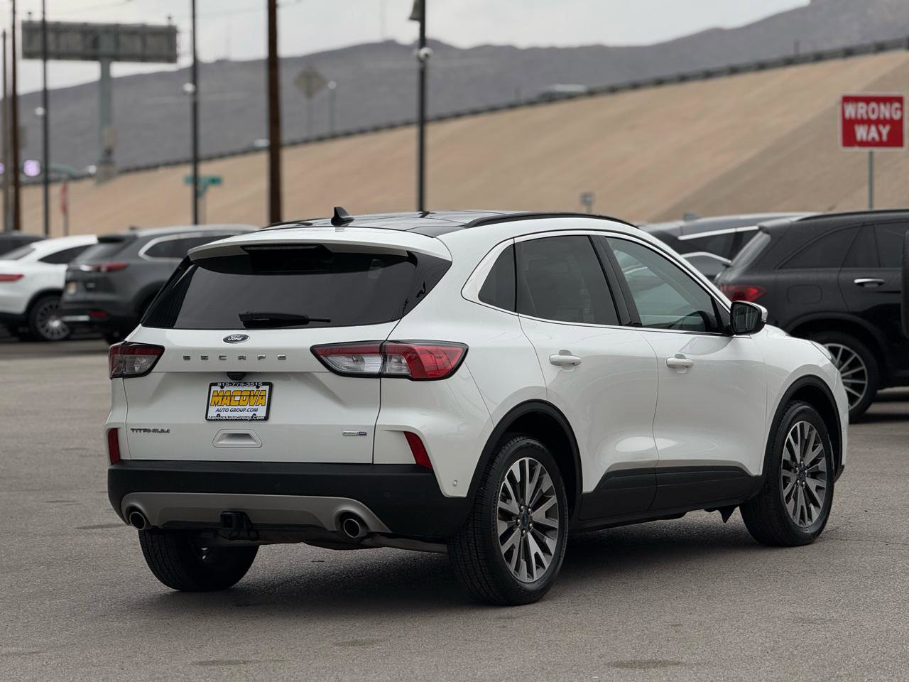 Used 2020 Ford Escape Titanium image 7