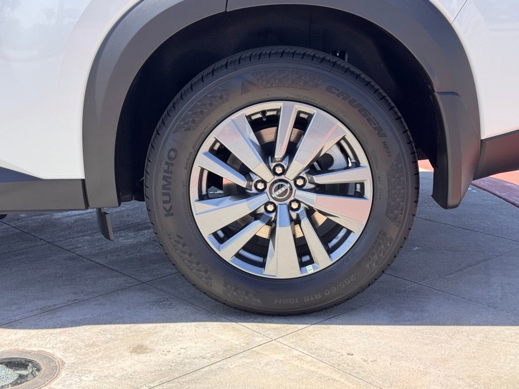 New 2025 Nissan Pathfinder SV image 8