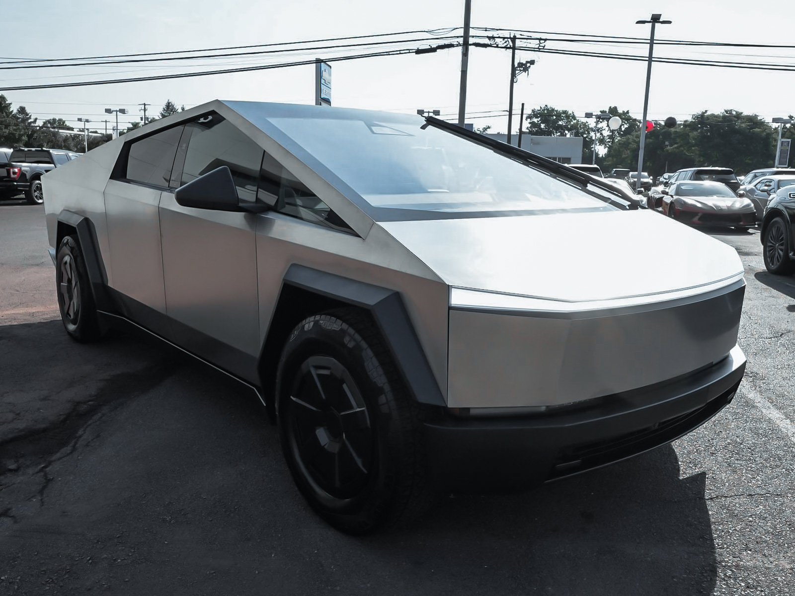 Used 2025 Tesla Cybertruck AWD Crew Cab image 3