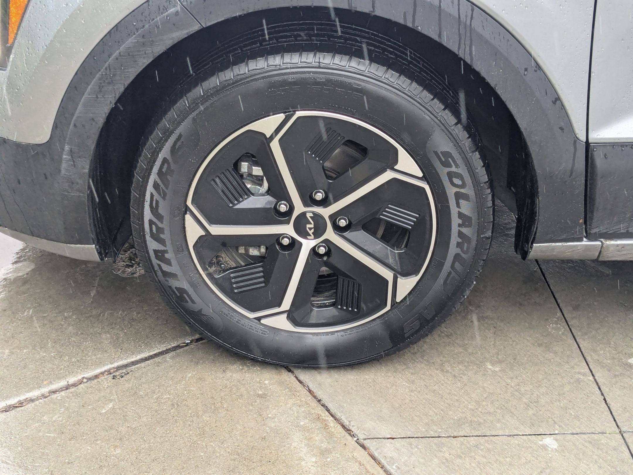 Used 2025 Kia Niro LX FWD image 13