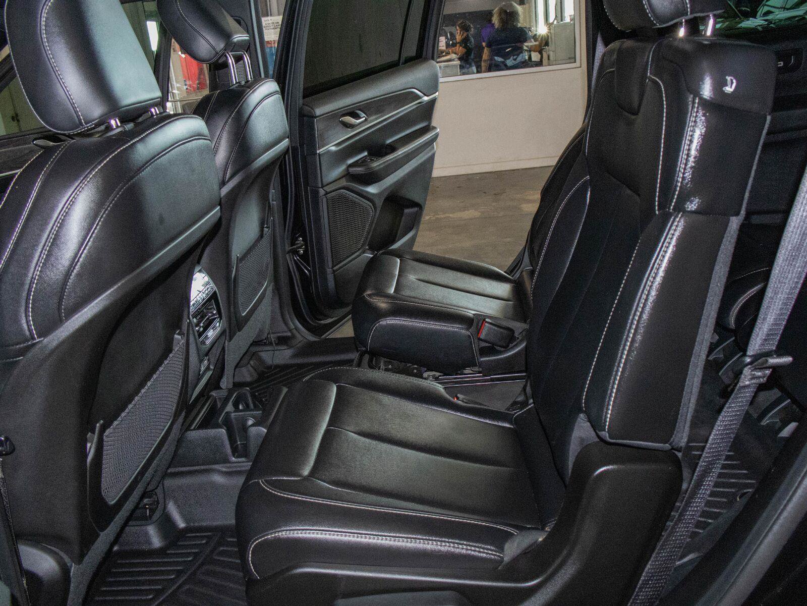 Used 2024 Jeep Grand Cherokee L Limited w/ Black Appearance Package RWD image 14
