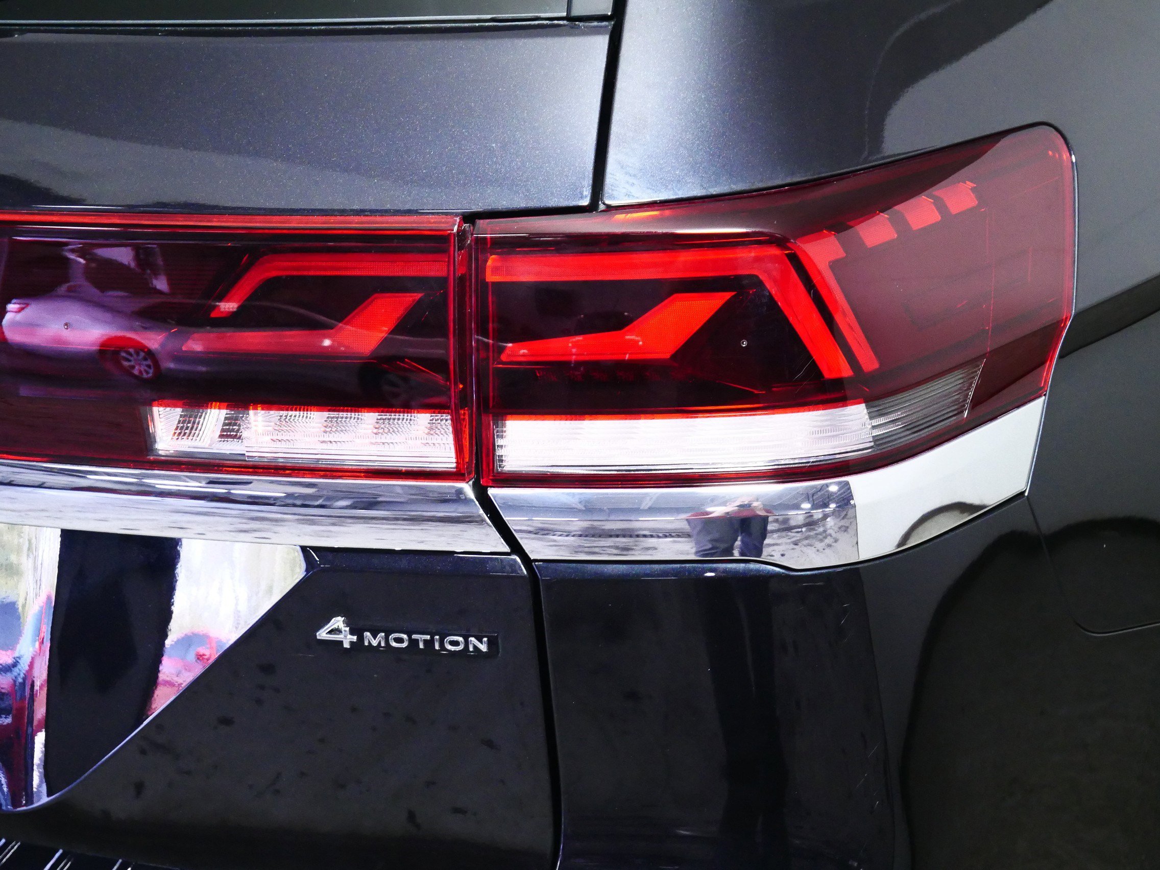 Certified 2025 Volkswagen Atlas SEL Premium R-Line AWD/4WD image 17