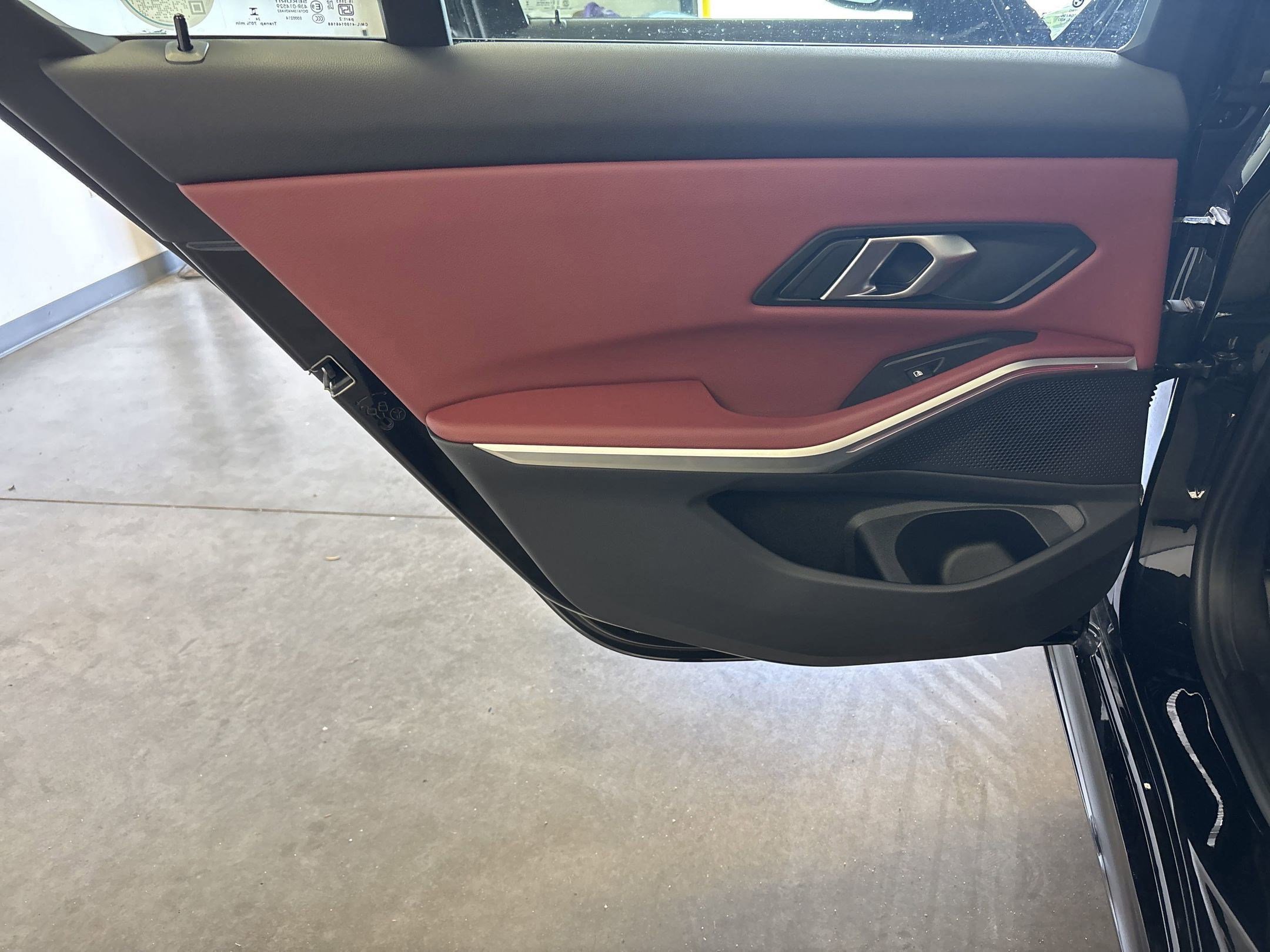 Used 2025 BMW 330i Sedan w/ M Sport Package image 28