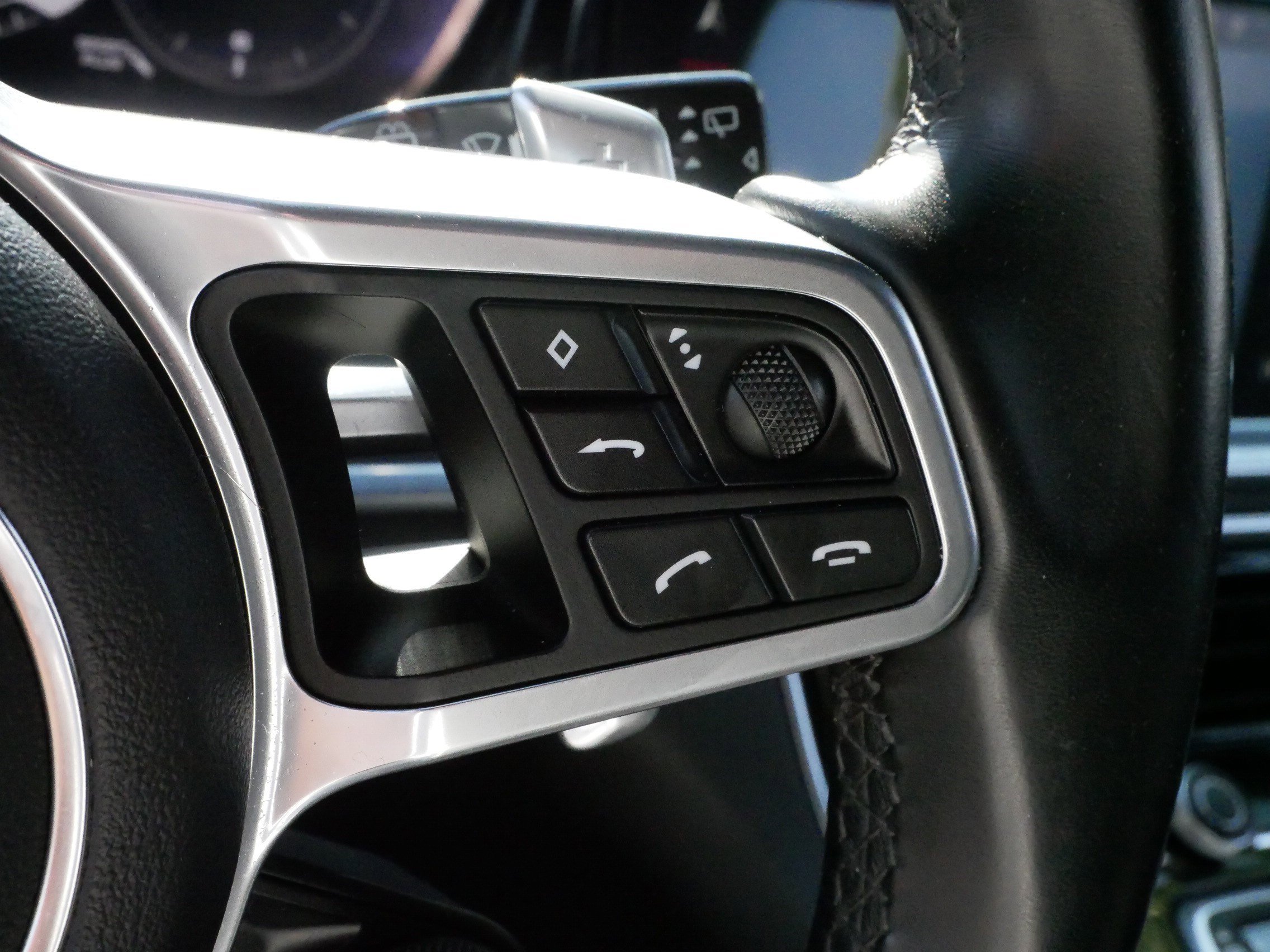 Used 2018 Porsche Panamera 4 image 25