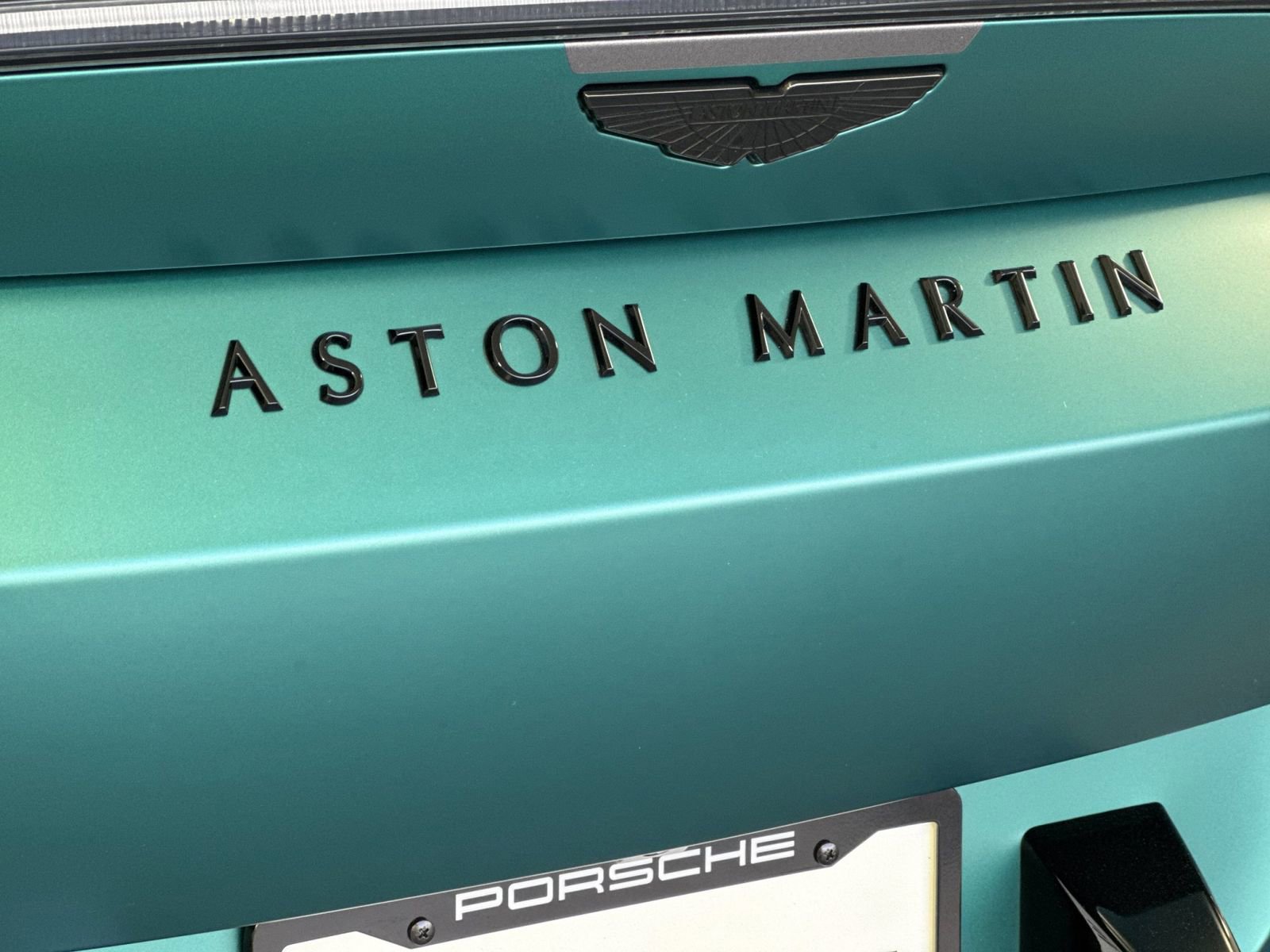 Used 2023 Aston Martin V8 Vantage Coupe RWD image 30