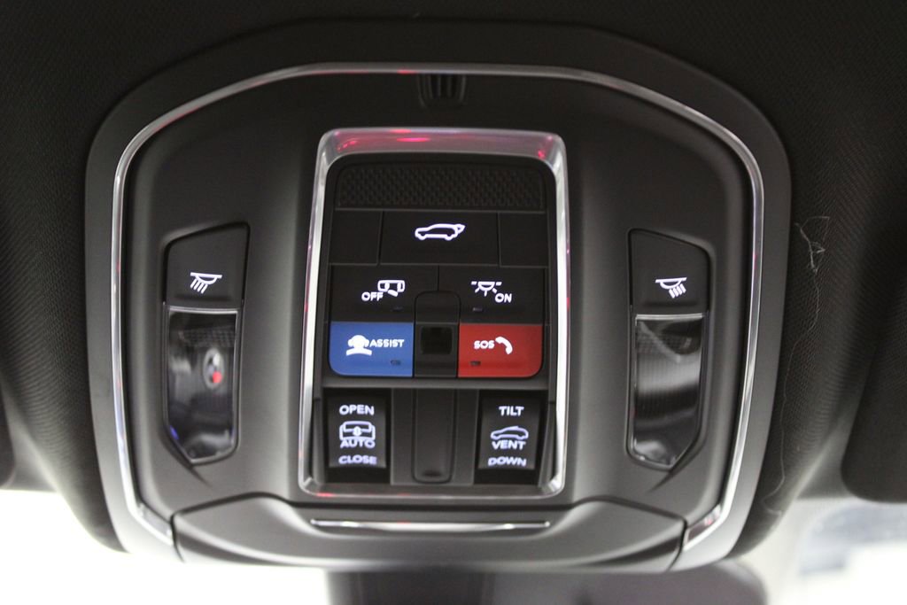 New 2025 Jeep Grand Cherokee Altitude image 21