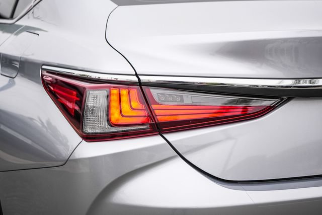 Used 2025 Lexus ES 350 w/ Accessory Package (Z2) FWD image 10