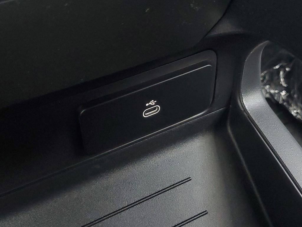 Certified 2025 Land Rover Defender 90 S image 29