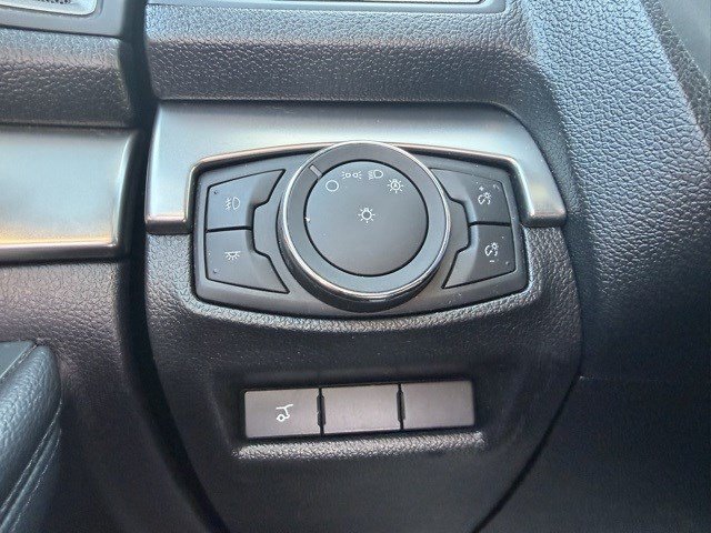Used 2018 Ford Explorer XLT w/ Equipment Group 202A AWD/4WD image 31