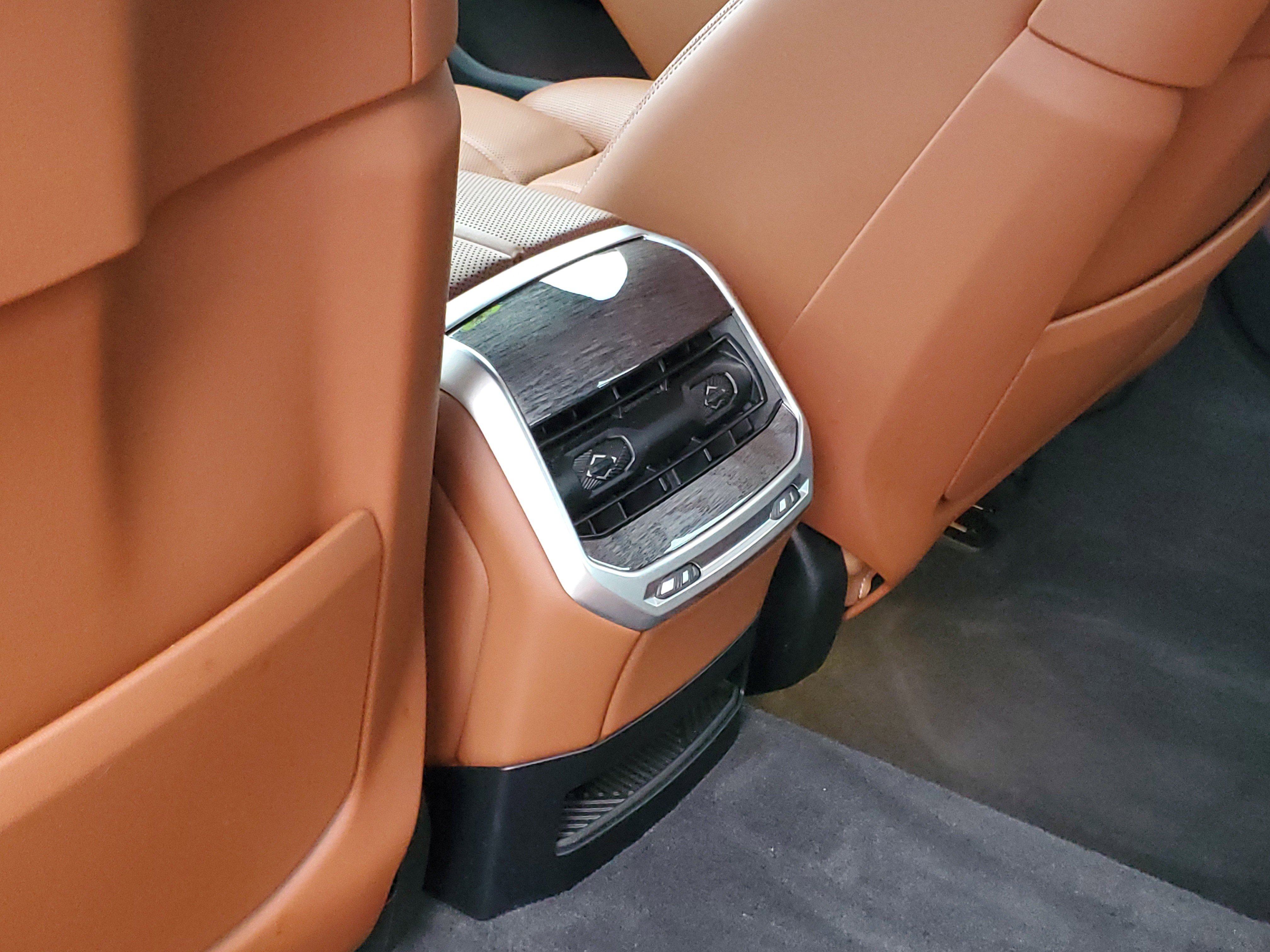 Used 2023 BMW 760i xDrive image 24