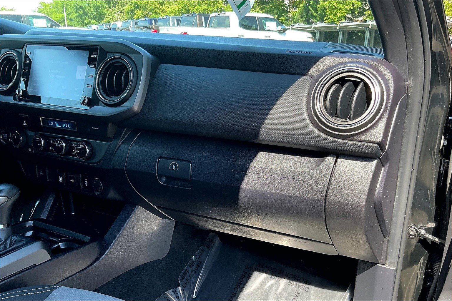 Used 2022 Toyota Tacoma TRD Off-Road AWD/4WD image 15