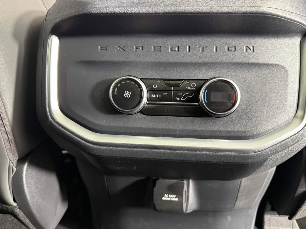 Used 2025 Ford Expedition Active AWD/4WD image 15