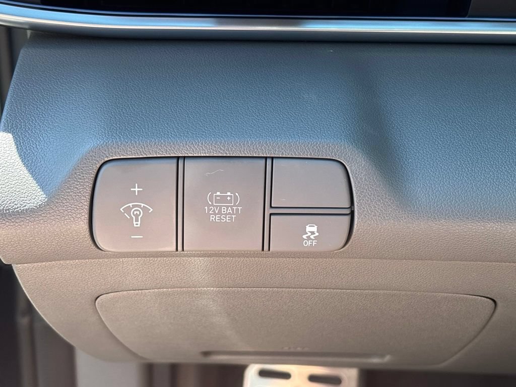 New 2025 Hyundai Elantra SEL FWD image 18