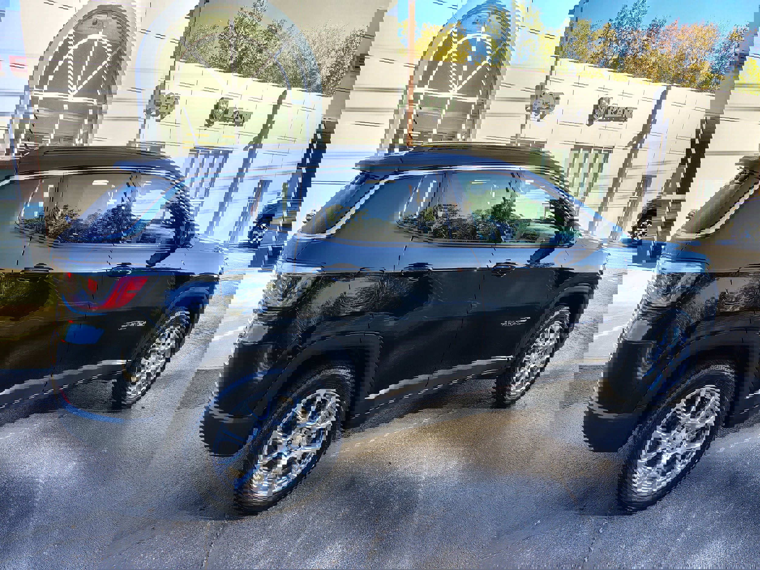 Certified 2023 Jeep Compass Latitude image 13