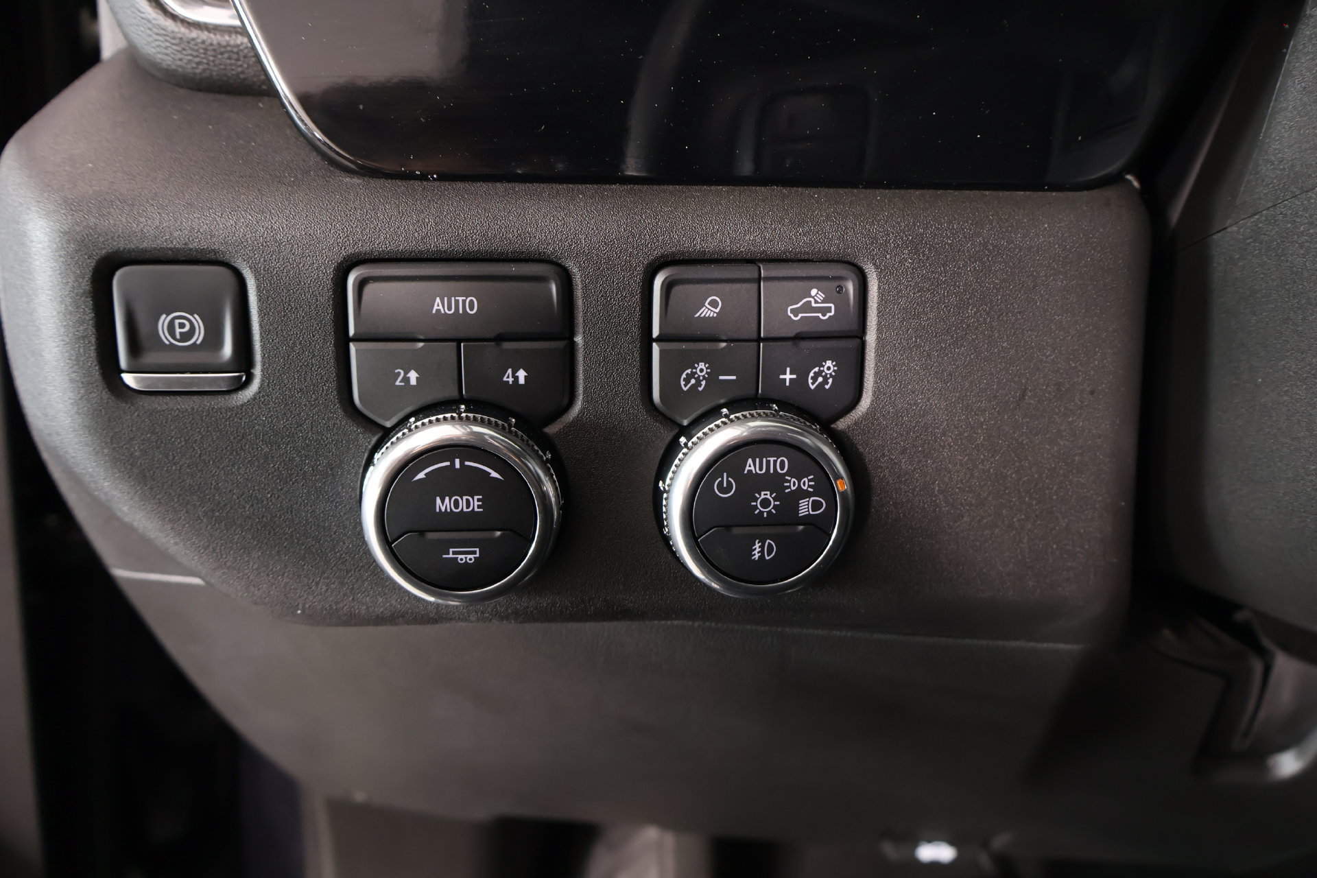 Used 2025 GMC Sierra 1500 SLT AWD/4WD image 9