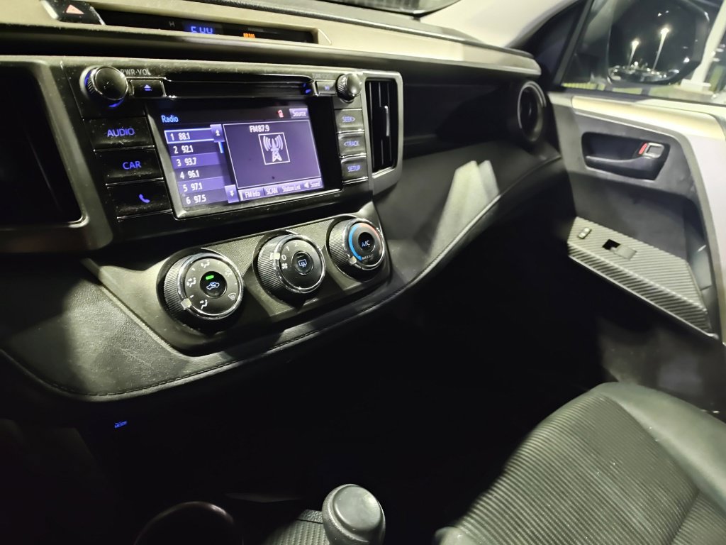 Used 2015 Toyota RAV4 LE AWD/4WD image 11
