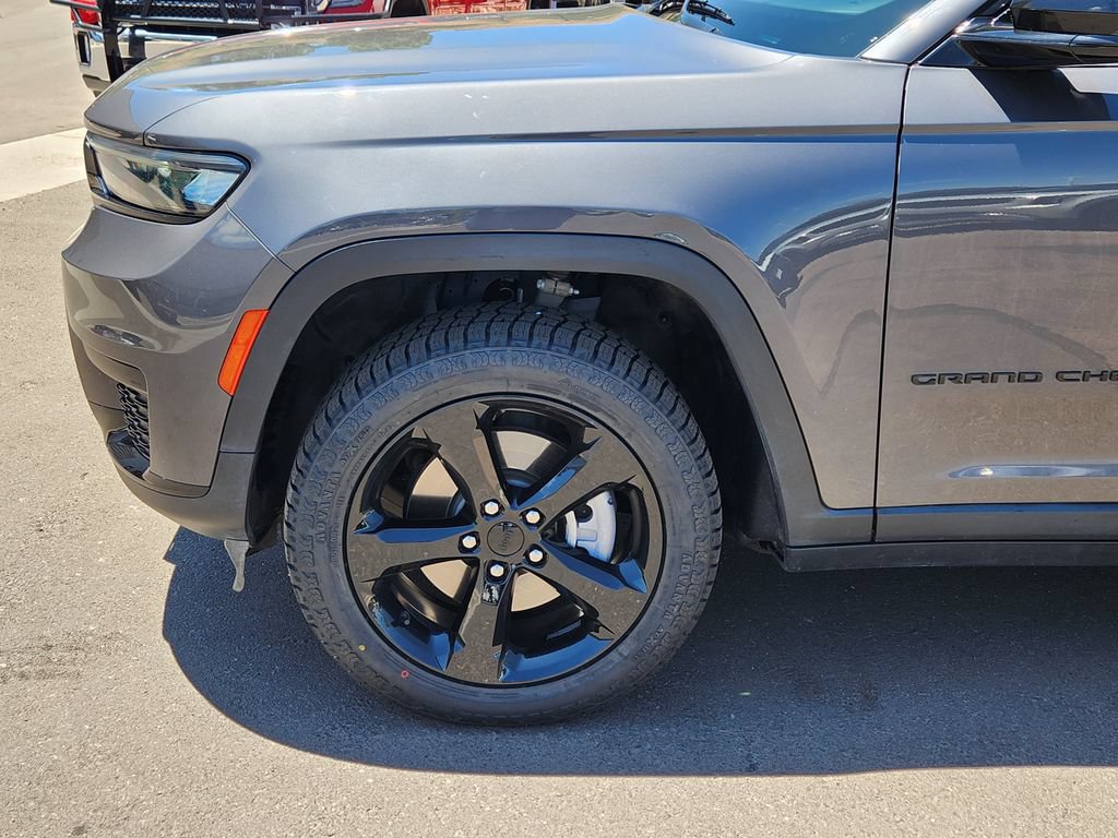 Used 2023 Jeep Grand Cherokee L Laredo AWD/4WD image 9