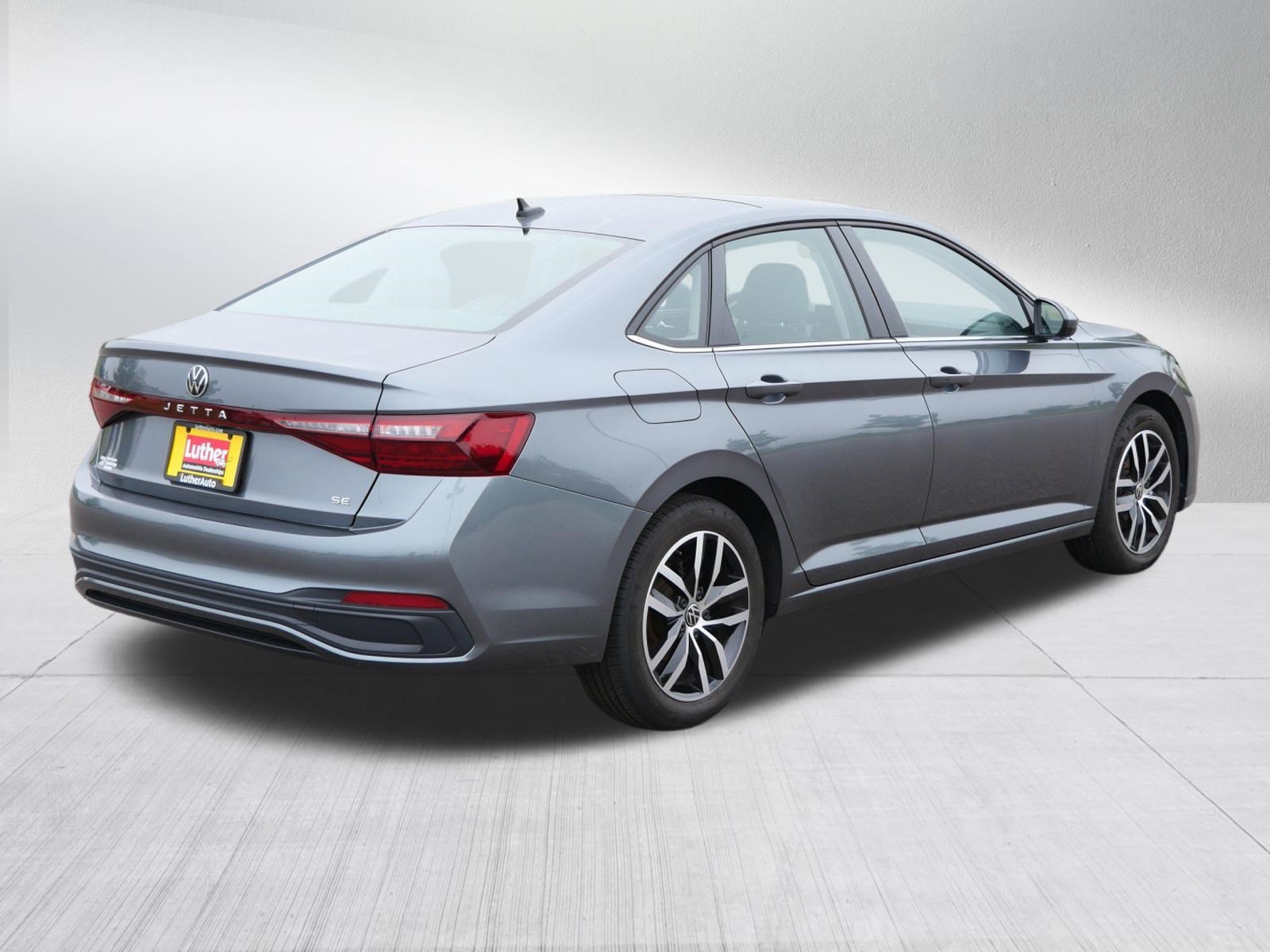 Used 2025 Volkswagen Jetta SE w/ Sunroof Package FWD image 7