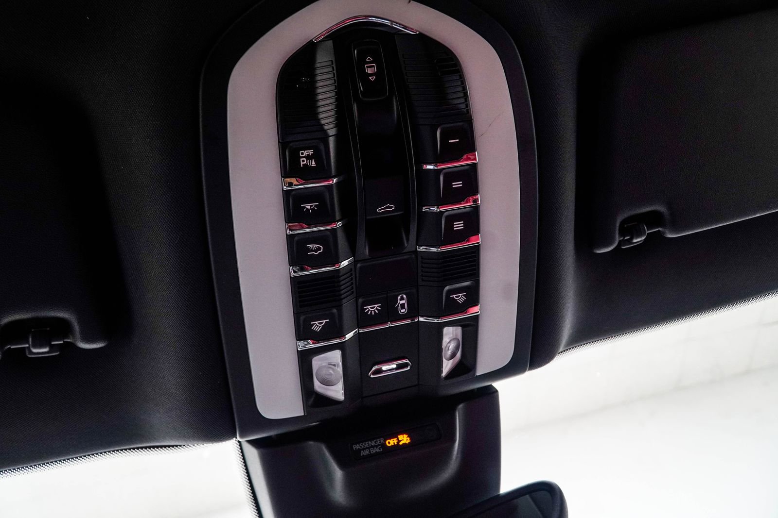 Used 2018 Porsche Macan S image 33