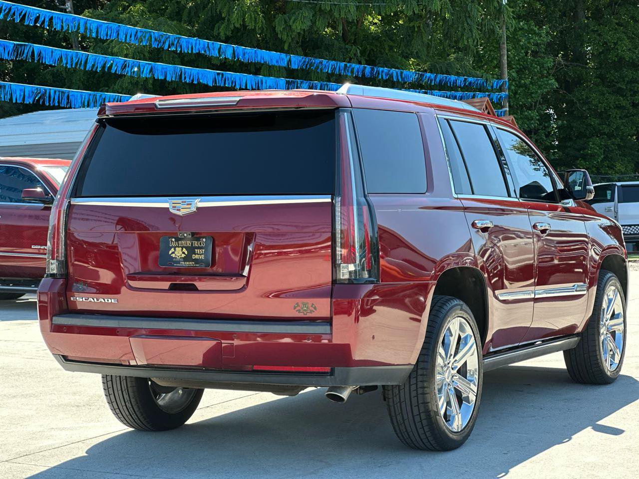 Used 2017 Cadillac Escalade Premium Luxury RWD image 7