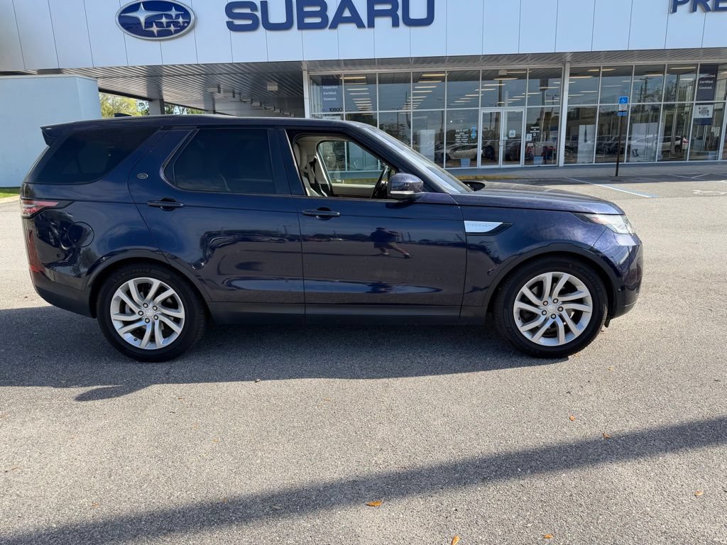 Used 2018 Land Rover Discovery HSE AWD/4WD image 2