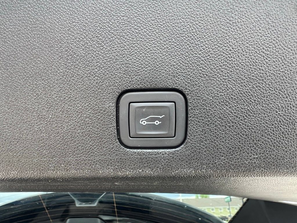Used 2025 Cadillac XT6 Sport w/ Platinum Package AWD/4WD image 13