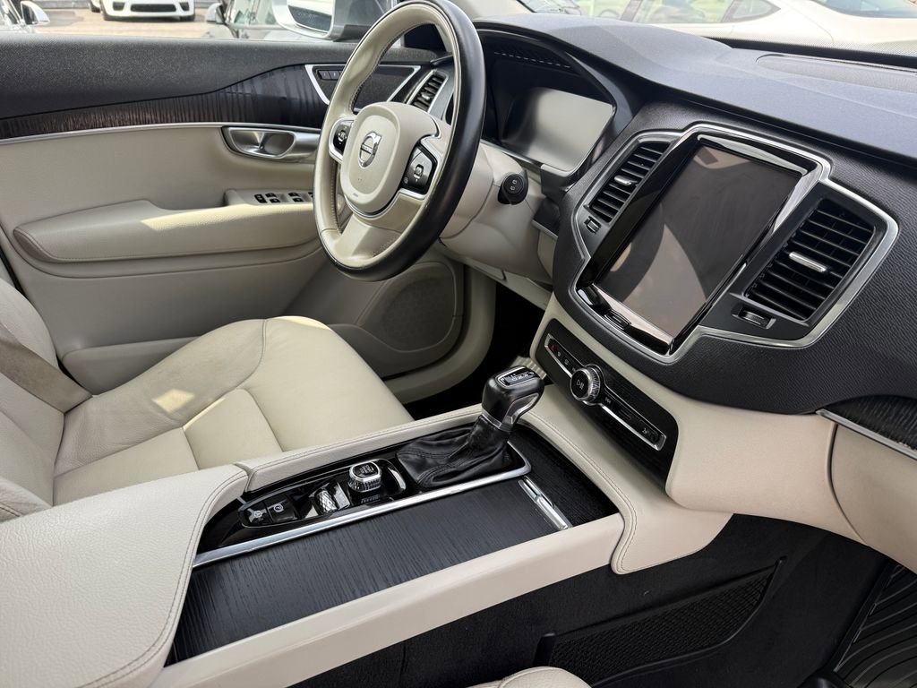 Used 2020 Volvo XC90 T6 Momentum AWD/4WD image 19