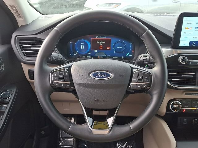 Used 2021 Ford Escape Titanium AWD/4WD image 19