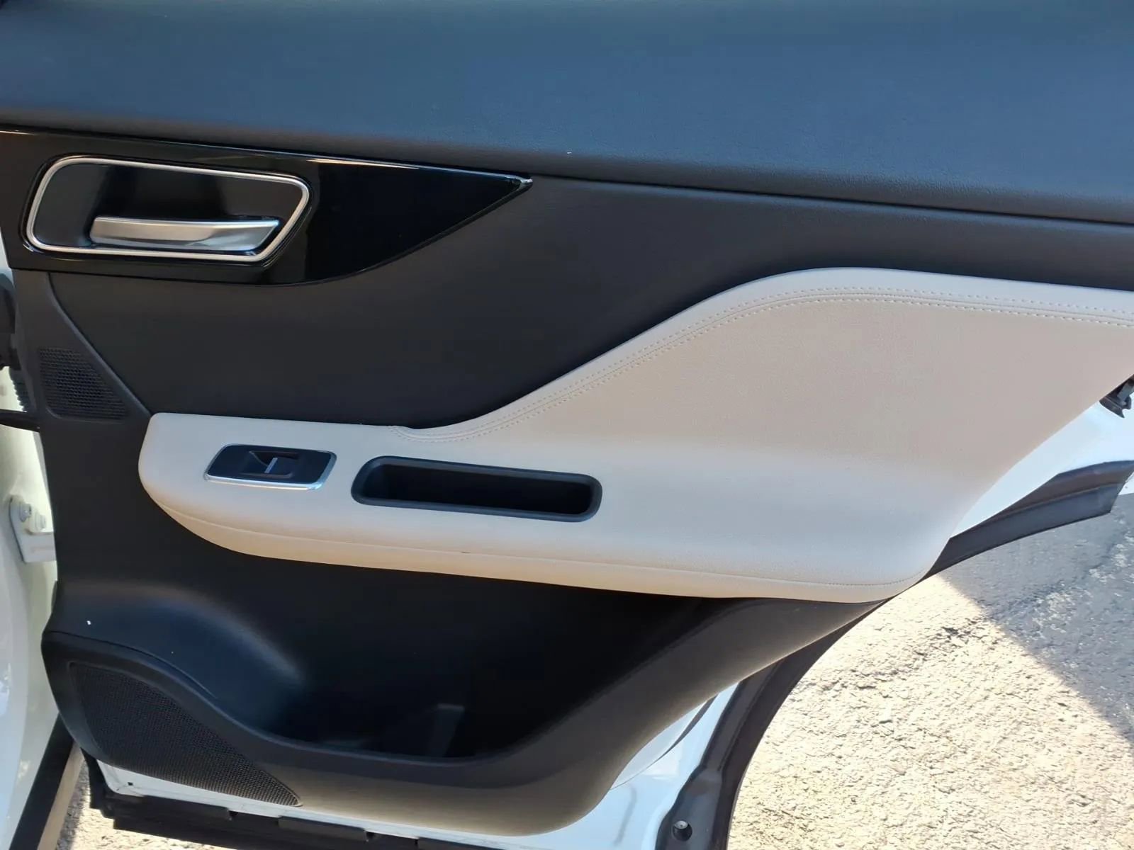 Used 2020 Jaguar F-PACE Premium image 14