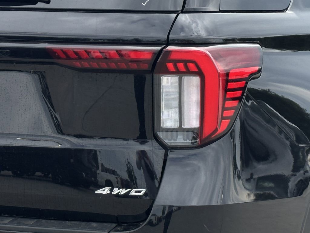 Used 2025 Ford Explorer Platinum w/ LUX Leather Package image 11