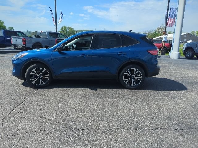 Used 2022 Ford Escape SE w/ SE Sport Appearance Package AWD/4WD image 25