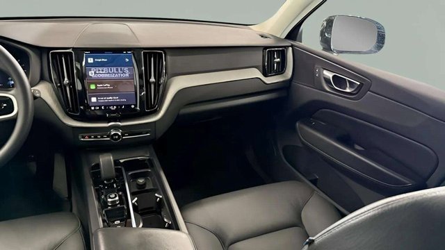 Used 2025 Volvo XC60 B5 Plus image 34