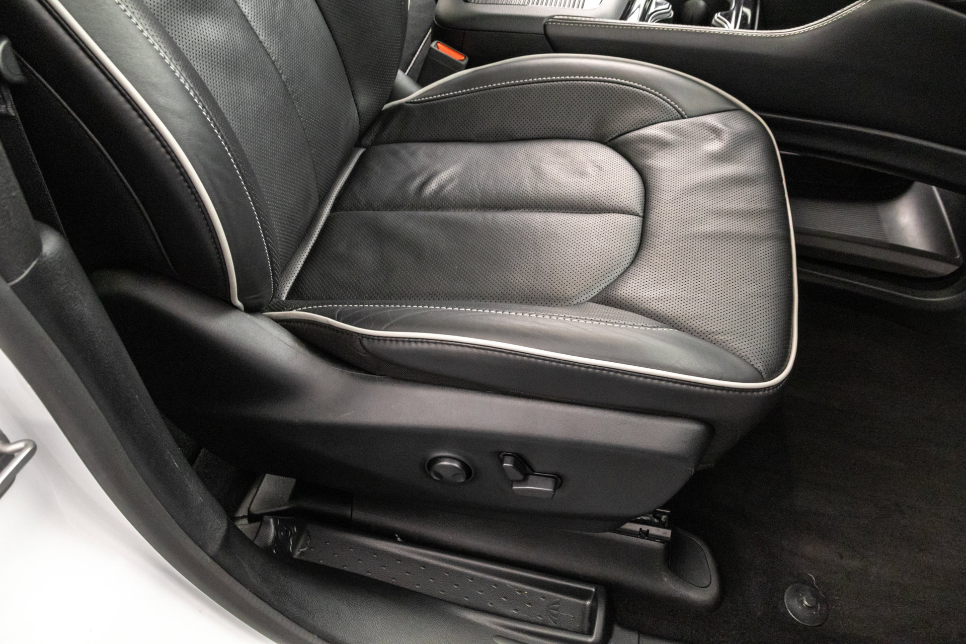 Used 2025 Chrysler Pacifica Limited FWD image 41
