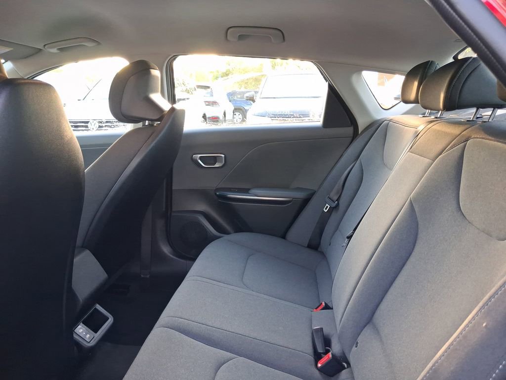 Used 2025 Kia K4 LXS image 8
