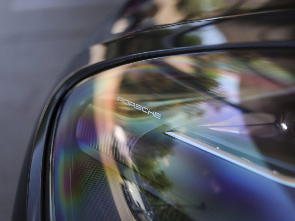 Certified 2021 Porsche Macan image 12