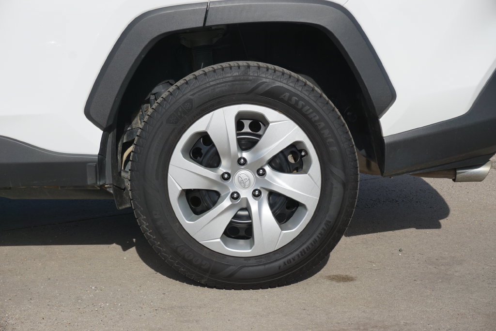 Used 2022 Toyota RAV4 LE FWD image 9