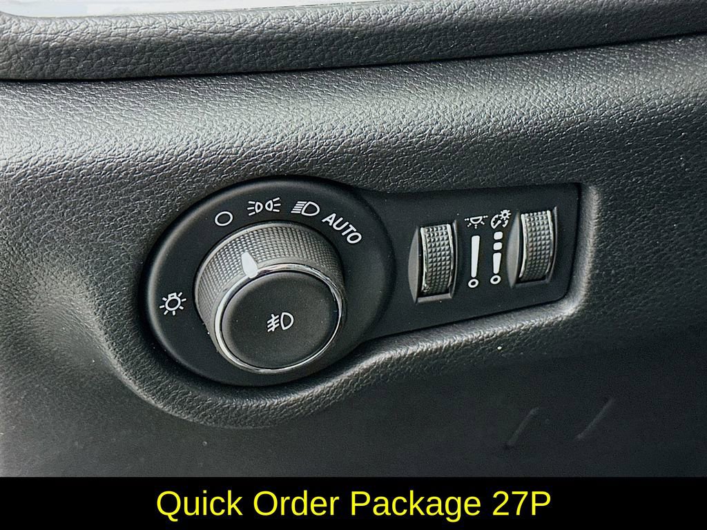 Used 2025 Chrysler Pacifica Limited FWD image 15