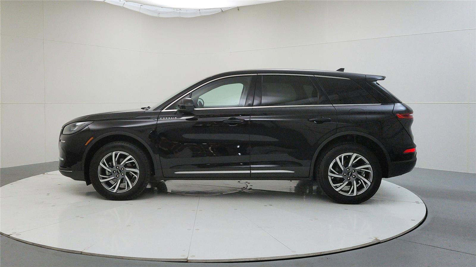 Used 2023 Lincoln Corsair AWD w/ Equipment Group 101A image 5