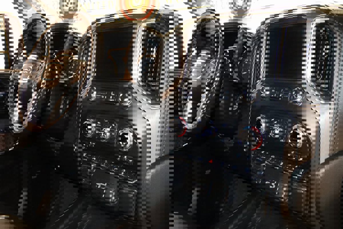 Used 2022 GMC Sierra 3500 Denali w/ Denali Ultimate Package image 72