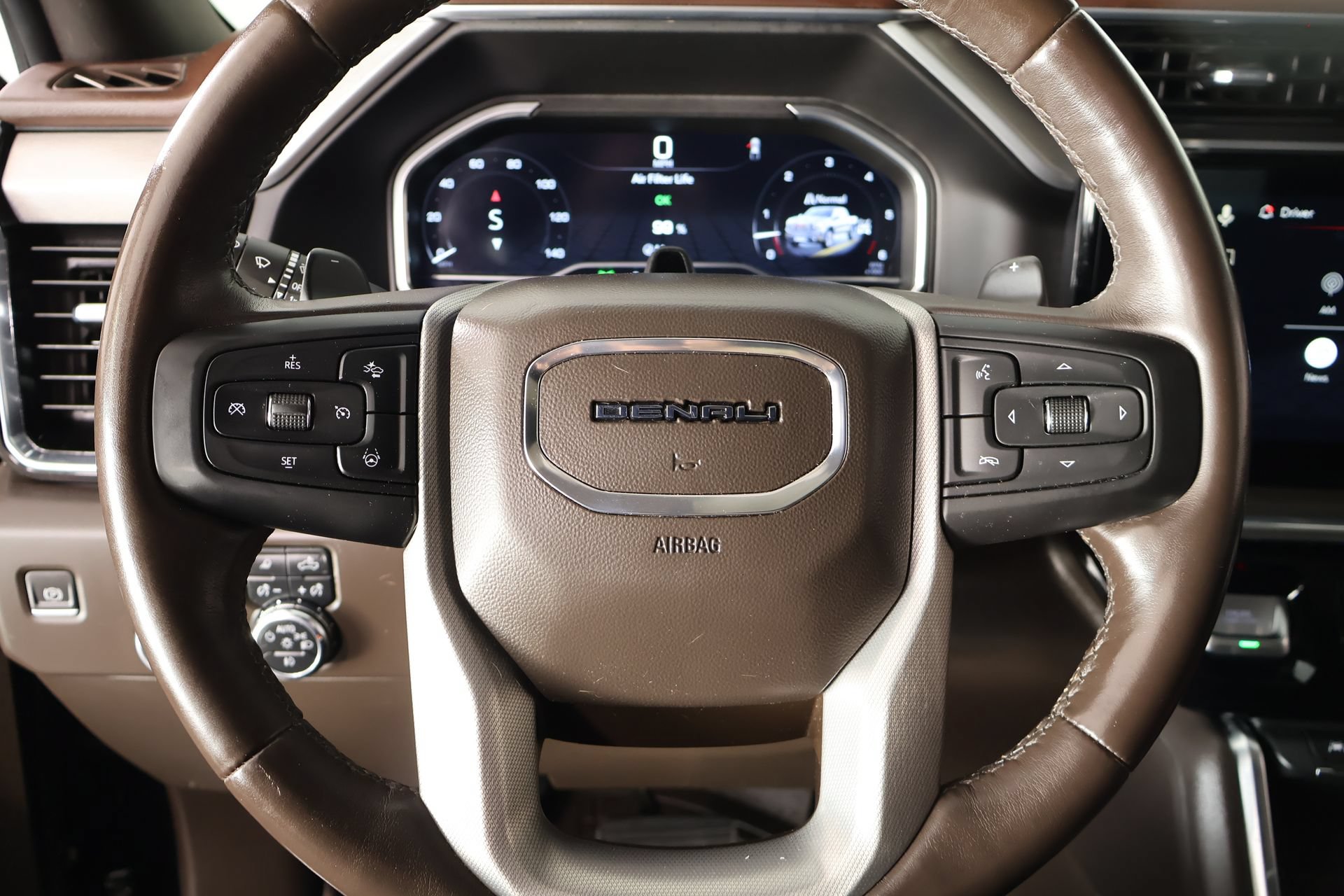 Used 2023 GMC Sierra 1500 Denali AWD/4WD image 3