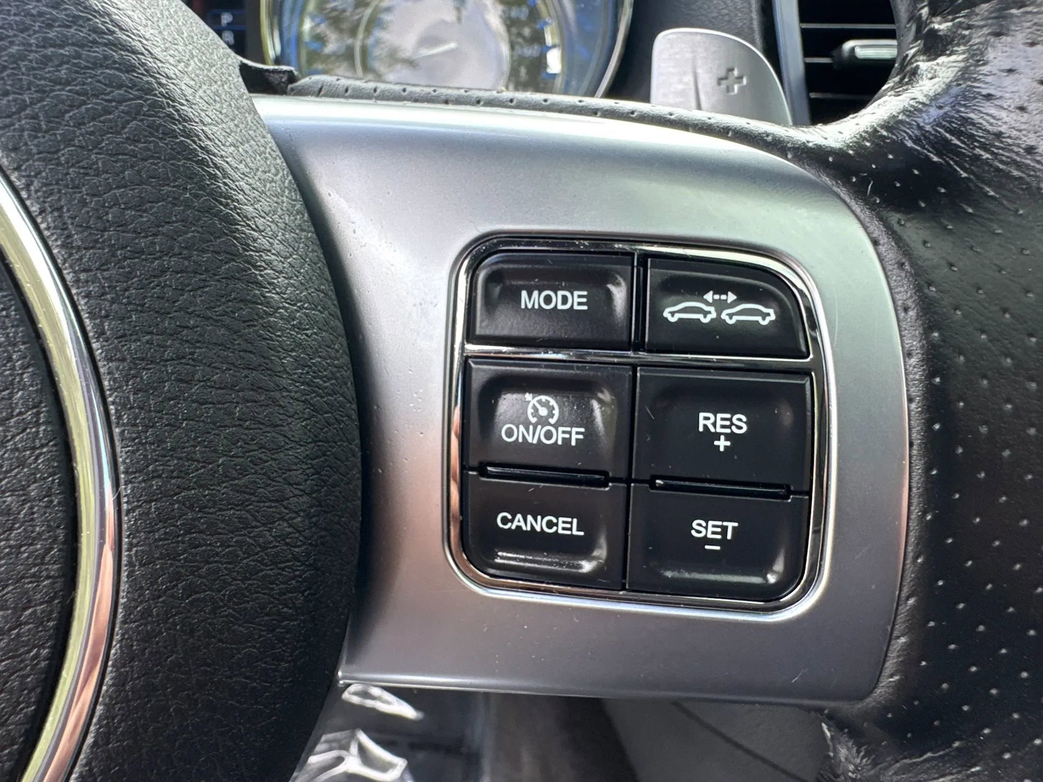 Used 2012 Chrysler 300 SRT8 w/ 19-Premium Speaker Group RWD image 18