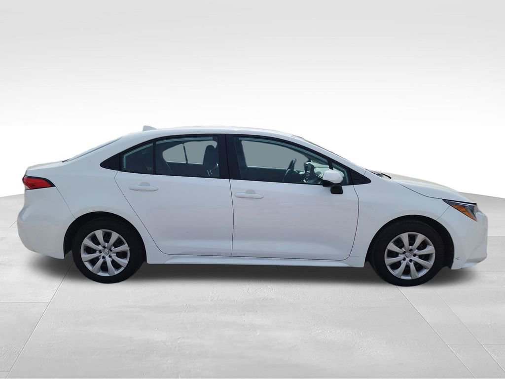 Used 2025 Toyota Corolla LE FWD image 10