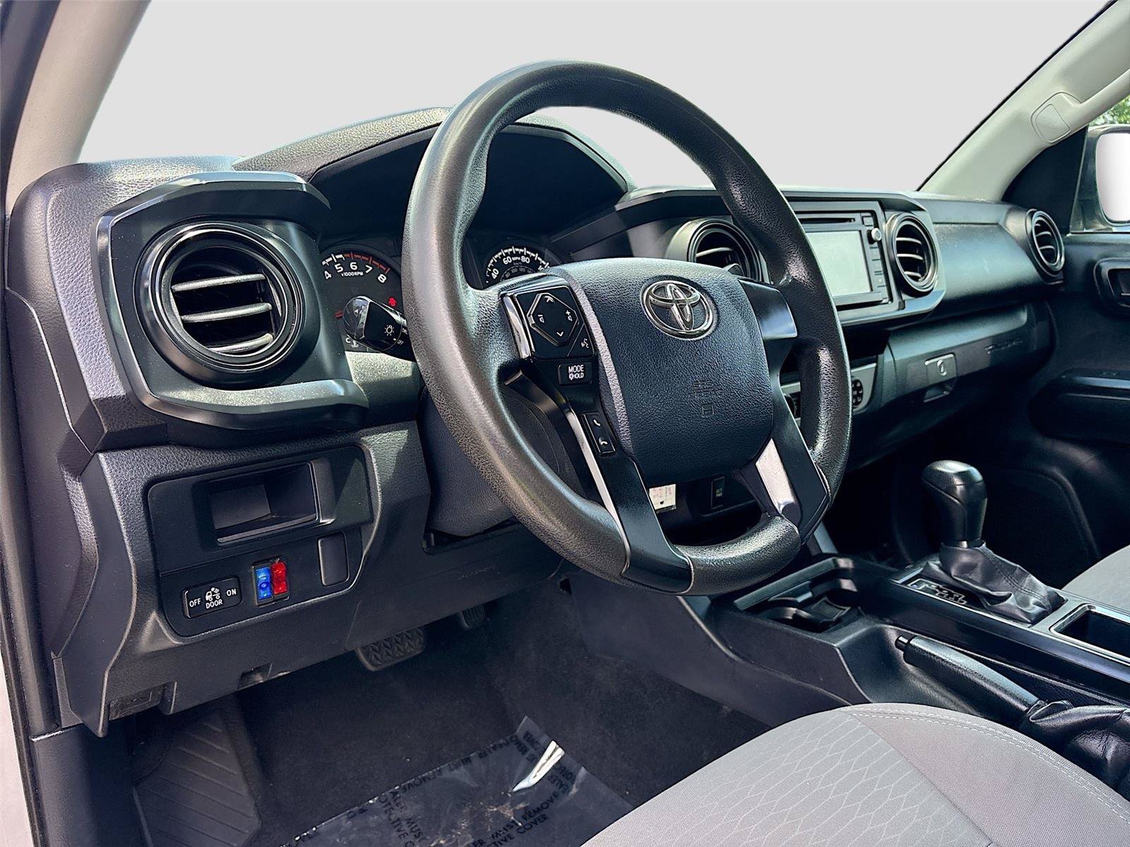 Used 2017 Toyota Tacoma SR RWD image 9