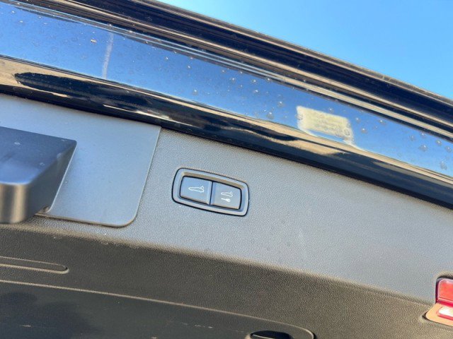 Used 2023 Porsche Cayenne image 8