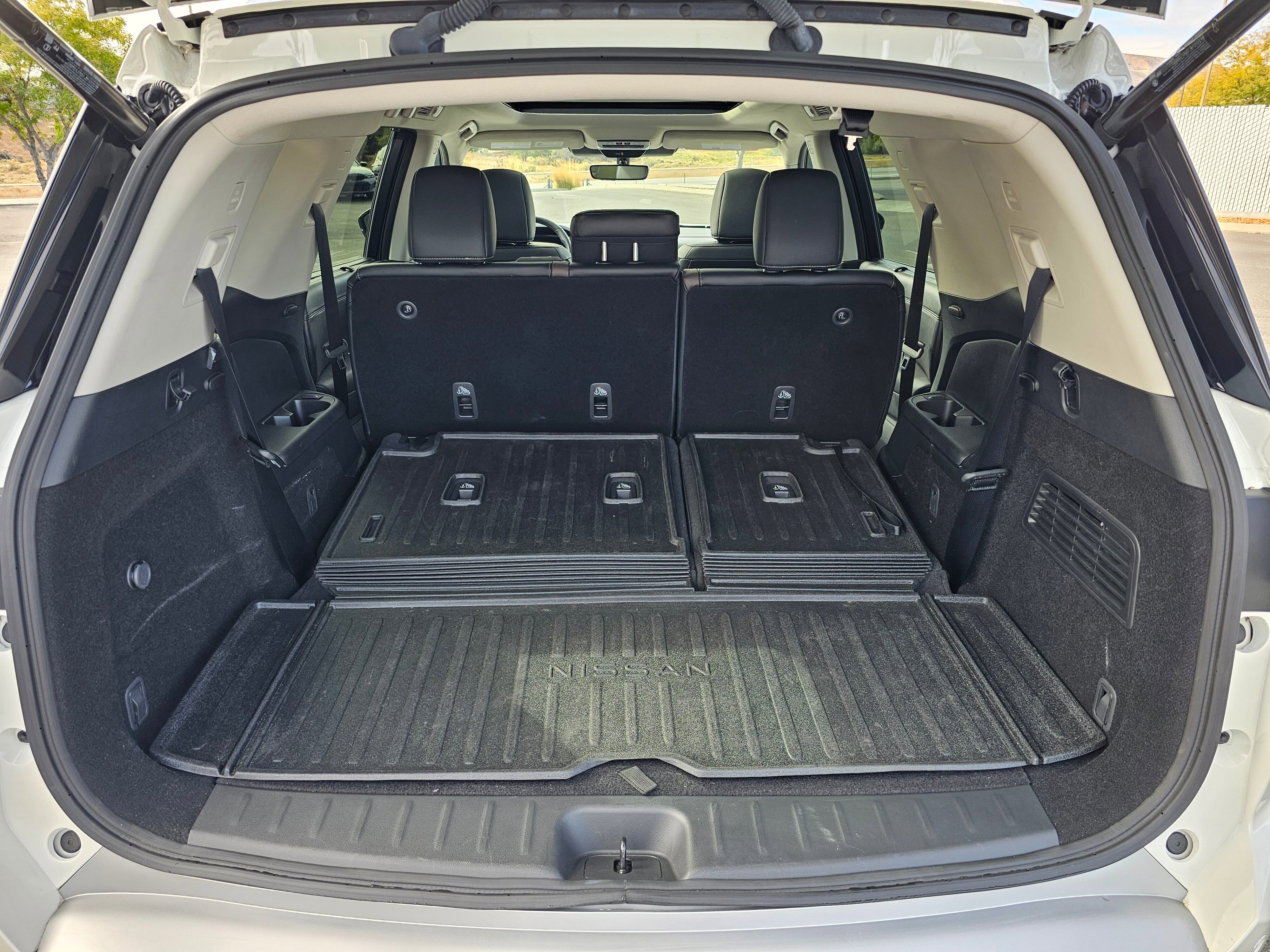 Used 2024 Nissan Pathfinder Platinum w/ Cargo Package image 29