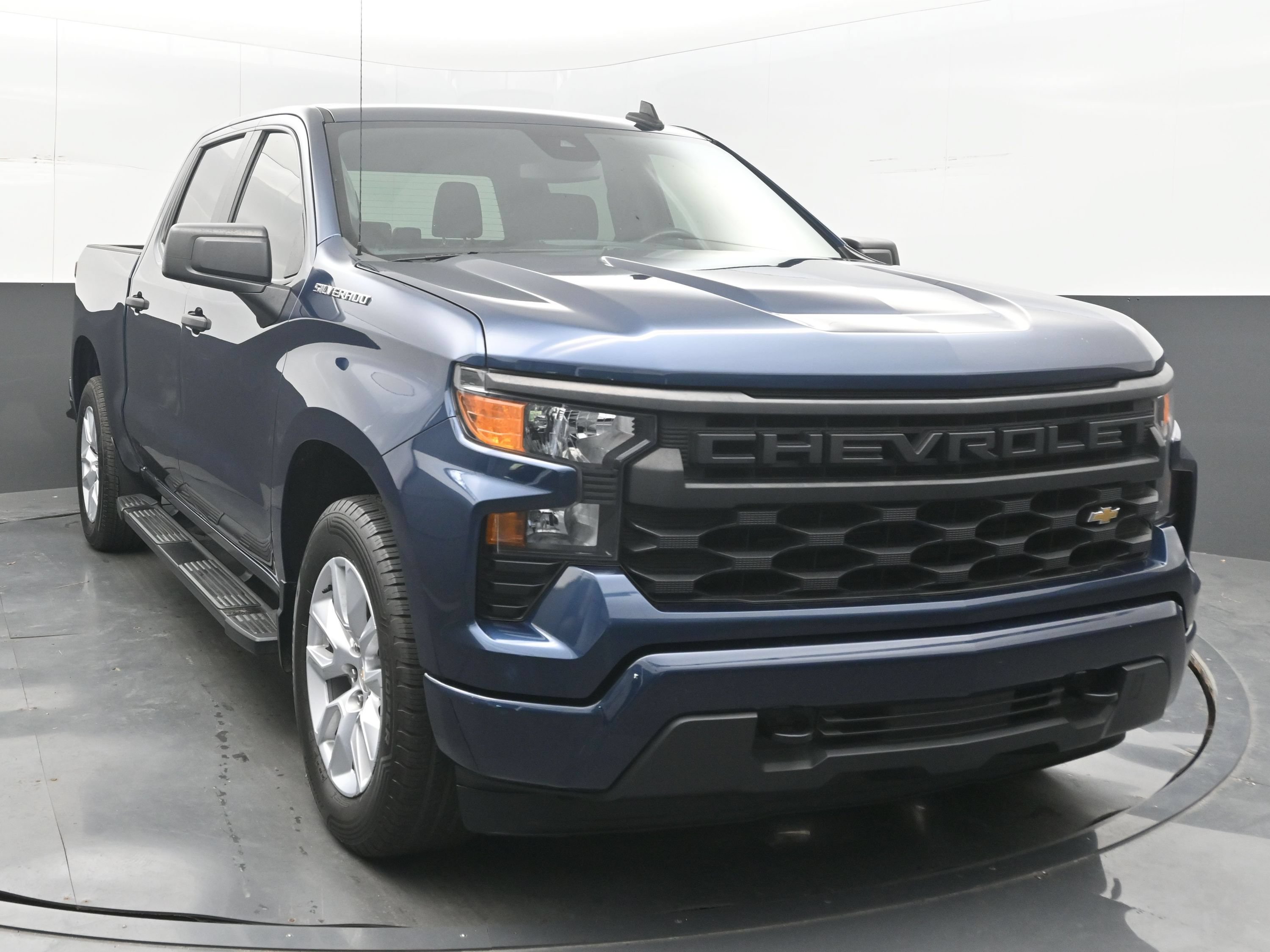 Used 2022 Chevrolet Silverado 1500 Custom RWD image 3